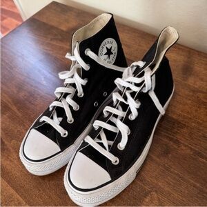 Platform black and white converse